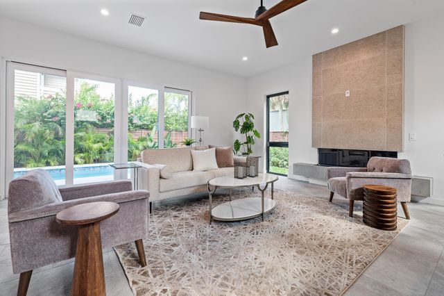 327 Minorca Ave, St Augustine, FL 32080