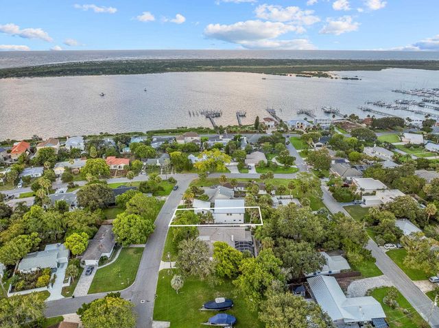 327 Minorca Ave, St Augustine, FL 32080