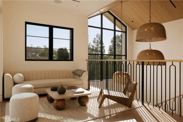 4744 Vista De Oro Avenue, Woodland Hills, CA 91364