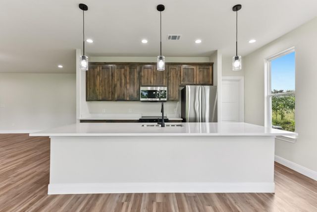 130 Mokalau DR, Bastrop, TX 78602