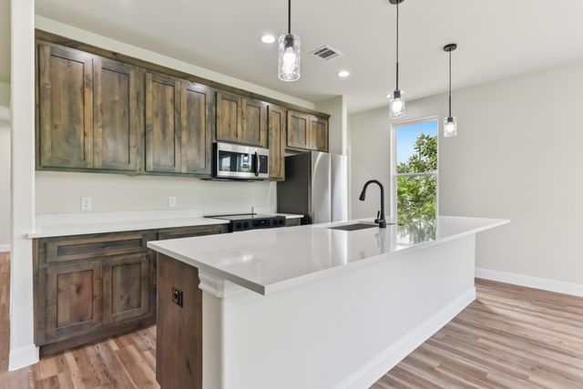 130 Mokalau DR, Bastrop, TX 78602