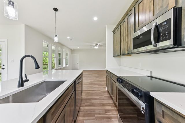 130 Mokalau DR, Bastrop, TX 78602