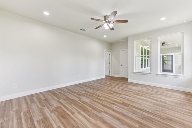 130 Mokalau DR, Bastrop, TX 78602