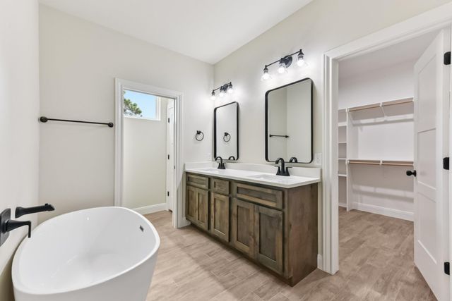 130 Mokalau DR, Bastrop, TX 78602
