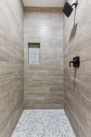 130 Mokalau DR, Bastrop, TX 78602