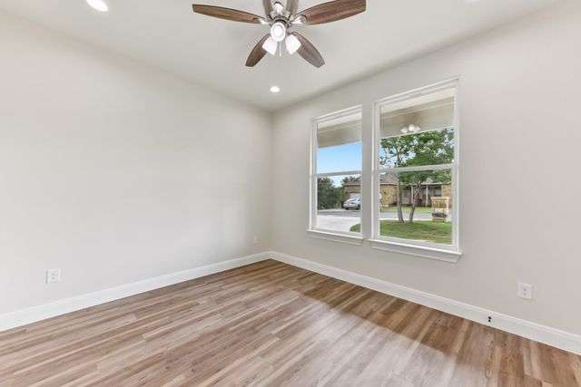 130 Mokalau DR, Bastrop, TX 78602