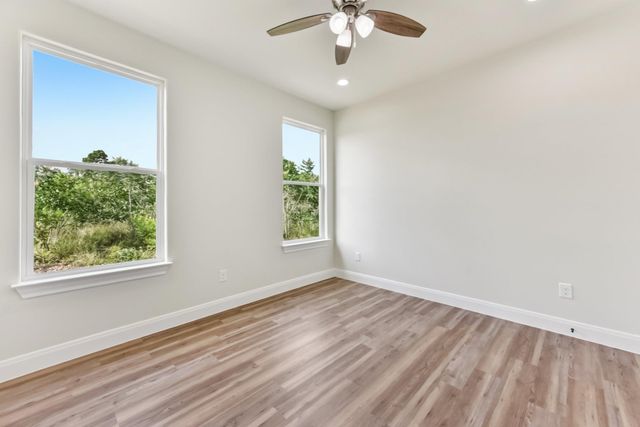 130 Mokalau DR, Bastrop, TX 78602