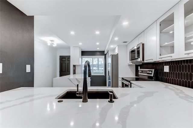 650 ISLAND WAY 106, Clearwater Beach, FL 33767