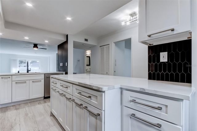 650 ISLAND WAY 106, Clearwater Beach, FL 33767