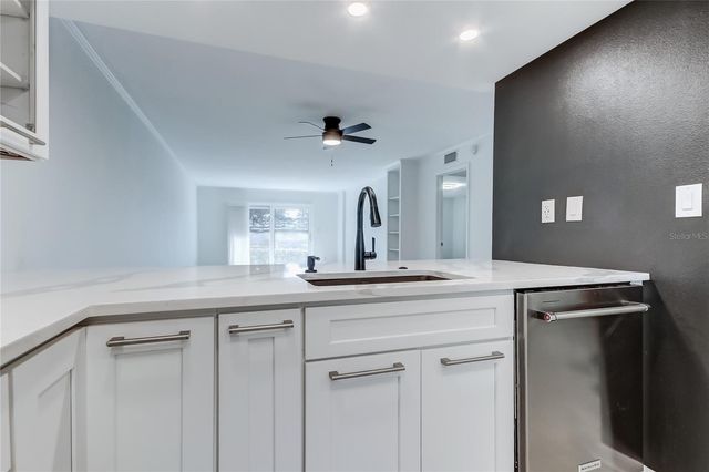 650 ISLAND WAY 106, Clearwater Beach, FL 33767