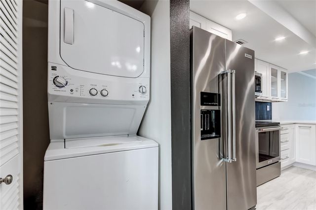 650 ISLAND WAY 106, Clearwater Beach, FL 33767