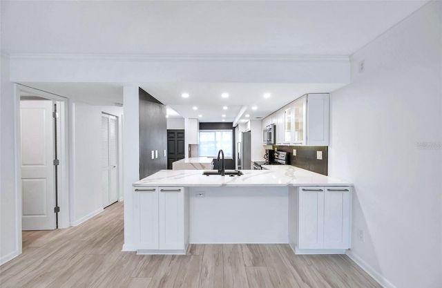 650 ISLAND WAY 106, Clearwater Beach, FL 33767