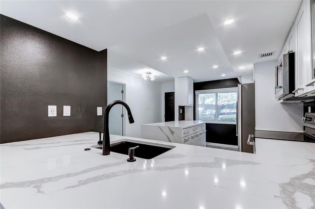 650 ISLAND WAY 106, Clearwater Beach, FL 33767