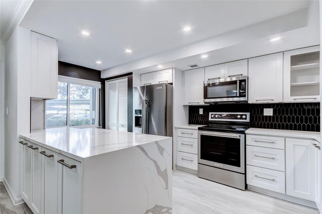 650 ISLAND WAY 106, Clearwater Beach, FL 33767