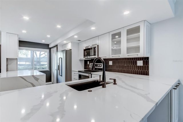 650 ISLAND WAY 106, Clearwater Beach, FL 33767