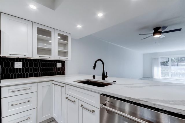 650 ISLAND WAY 106, Clearwater Beach, FL 33767