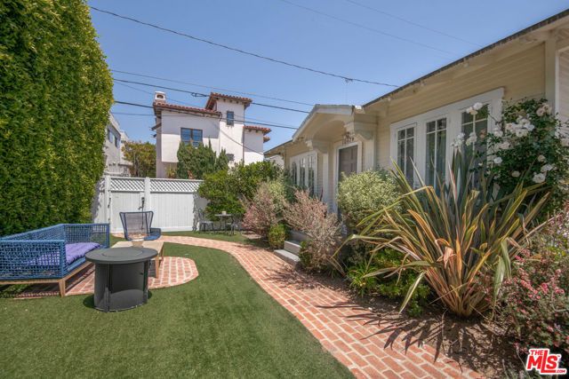 1047 9th Street, Santa Monica, CA 90403