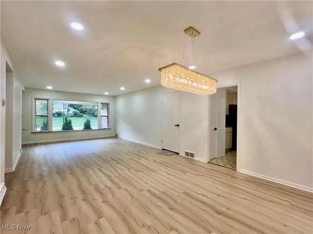 2331 Milton Road, University Heights, OH 44118