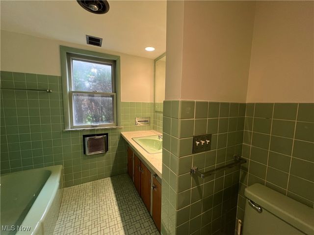 2331 Milton Road, University Heights, OH 44118