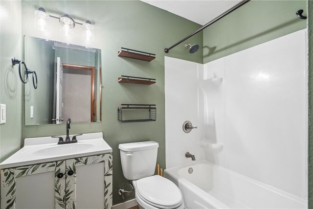 172 NW Sunrise, Cedar Rapids, IA 52405