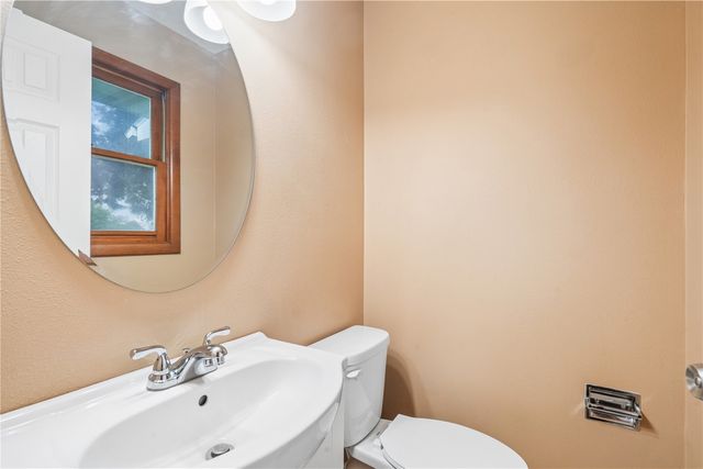 172 NW Sunrise, Cedar Rapids, IA 52405
