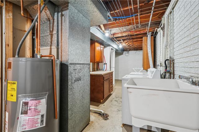 172 NW Sunrise, Cedar Rapids, IA 52405