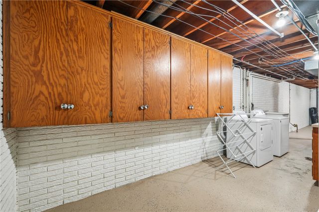 172 NW Sunrise, Cedar Rapids, IA 52405