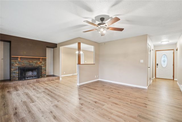 172 NW Sunrise, Cedar Rapids, IA 52405