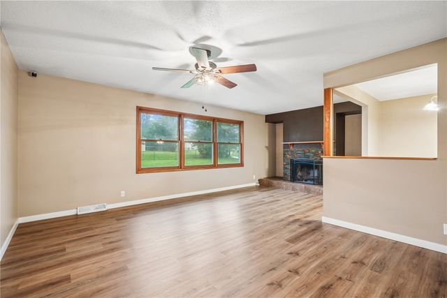 172 NW Sunrise, Cedar Rapids, IA 52405
