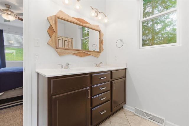 2547 Forest Brook Dr, Upper St Clair, PA 15241