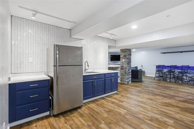 2547 Forest Brook Dr, Upper St Clair, PA 15241