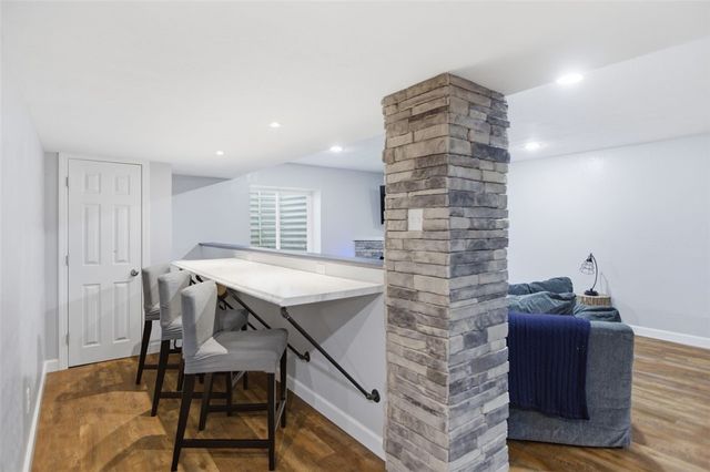 2547 Forest Brook Dr, Upper St Clair, PA 15241