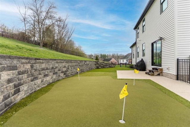 2547 Forest Brook Dr, Upper St Clair, PA 15241
