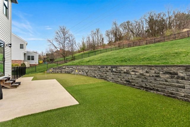 2547 Forest Brook Dr, Upper St Clair, PA 15241