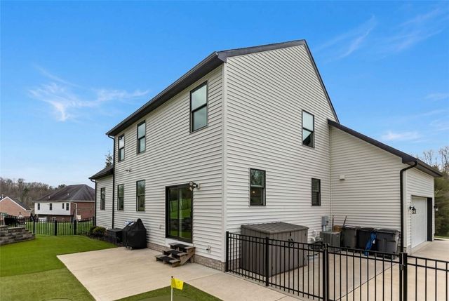 2547 Forest Brook Dr, Upper St Clair, PA 15241