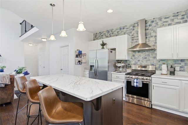 2547 Forest Brook Dr, Upper St Clair, PA 15241