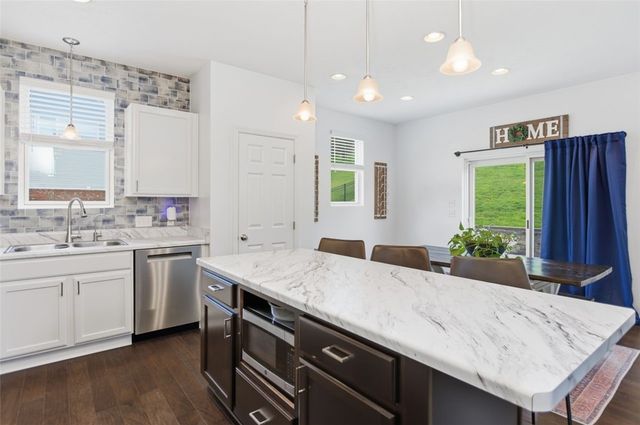 2547 Forest Brook Dr, Upper St Clair, PA 15241