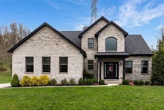 2547 Forest Brook Dr, Upper St Clair, PA 15241
