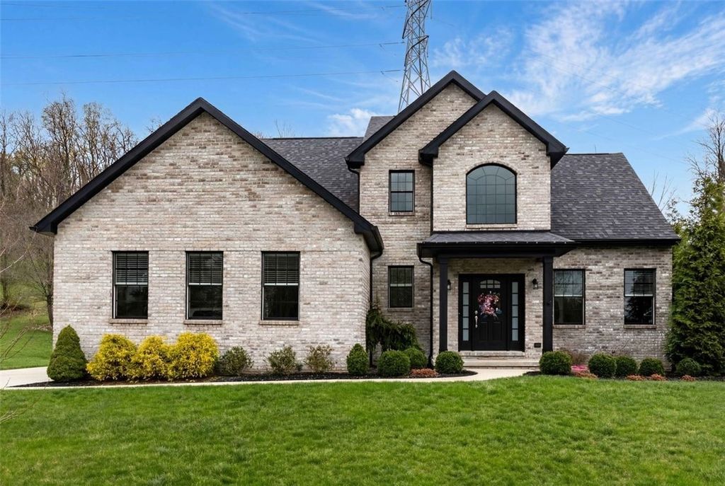 2547 Forest Brook Dr, Upper St Clair, PA 15241