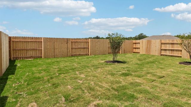 25529 Farmers Crop LN, Elgin, TX 78621