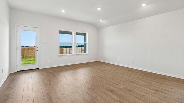 25529 Farmers Crop LN, Elgin, TX 78621