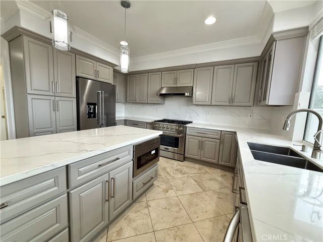 1202 Summerview, Huntington Beach, CA 92648
