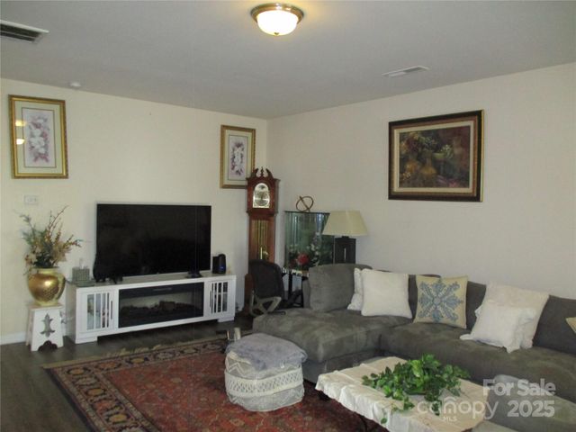 4008 Tulocay Lane, Charlotte, NC 28215