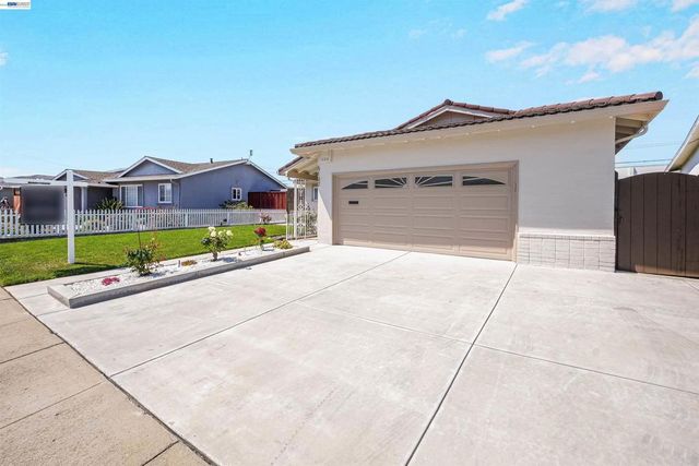 5107 Royal Palm Dr, Fremont, CA 94538
