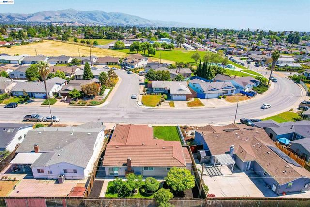 5107 Royal Palm Dr, Fremont, CA 94538