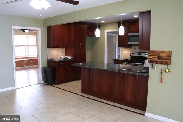 32 COUNTRY CLUB ROAD, Willingboro, NJ 08046