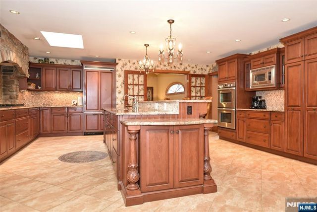 133 Oak Drive, Upper Saddle River, NJ 07458