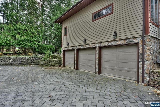 133 Oak Drive, Upper Saddle River, NJ 07458