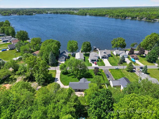 17230 Warrior Drive, Howard City, MI 49329