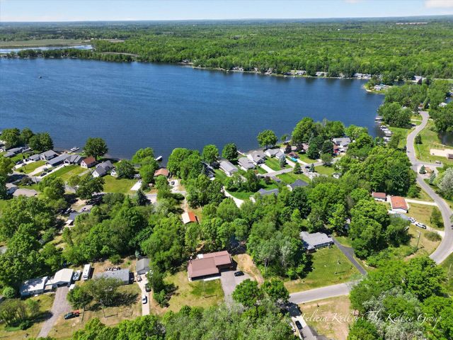 17230 Warrior Drive, Howard City, MI 49329